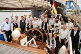 BREITLINGs spielen vor der Hafendommel 